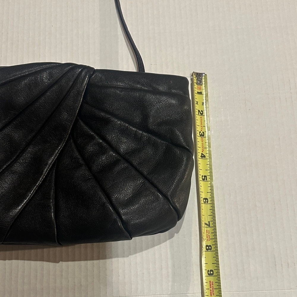 Vintage Brio! Pleated clutch or crossbody Elegant Black Leather Bag pops open - Picture 3 of 10